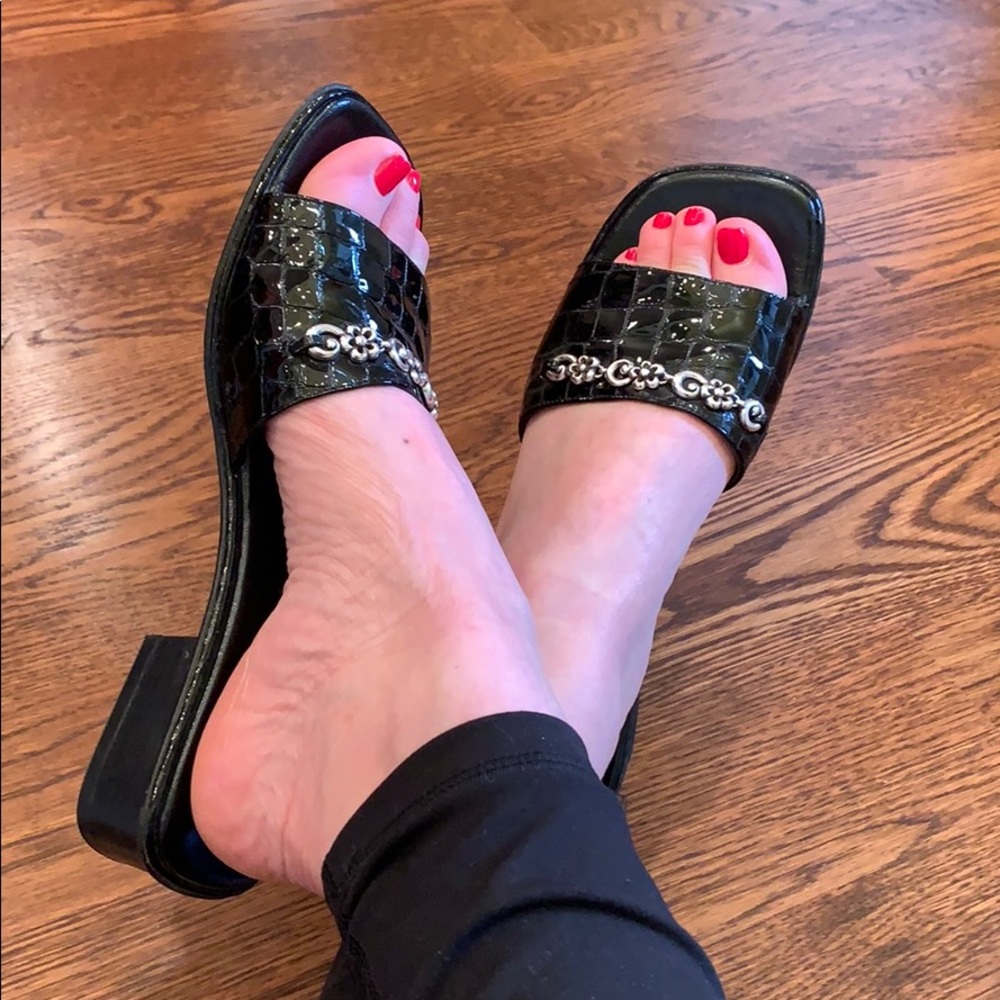 Brighton Lizzie Slide Sandal, sz 8